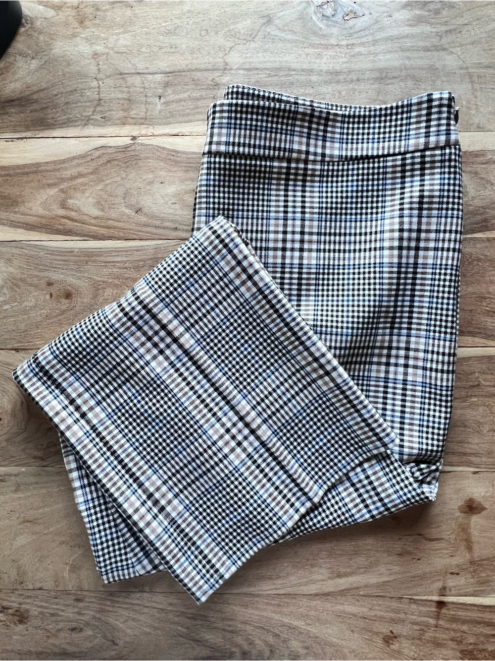 Ann Taylor - Plaid - Flat Front - Side Zip - Ankle Plant